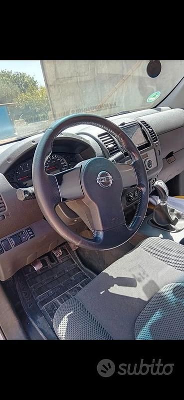 Second-hand Nissan Navara 190 CP (139 kW) 2006 Gri Pickup