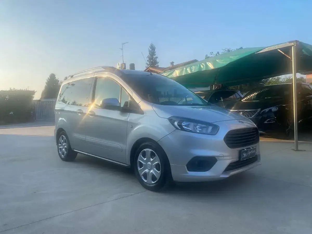 Usata Ford Courier 75 CV (55 kW) 2020 Argento Monovolume