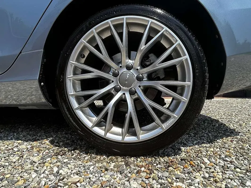 Usata Volvo V40 Momentum 120 CV (88 kW) 2017 Berlina