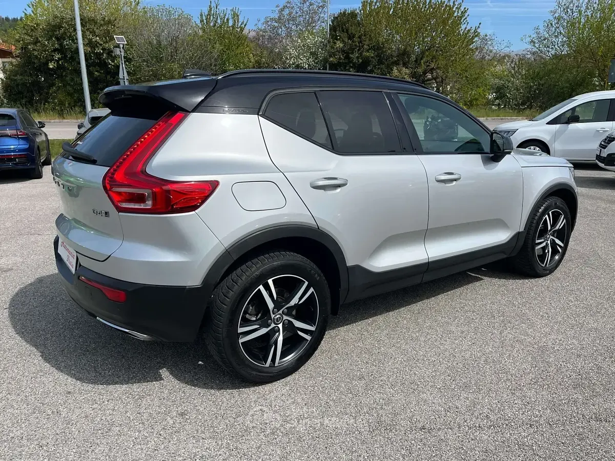Usata Volvo XC40 R-Design 190 CV (139 kW) 2018 Argento SUV