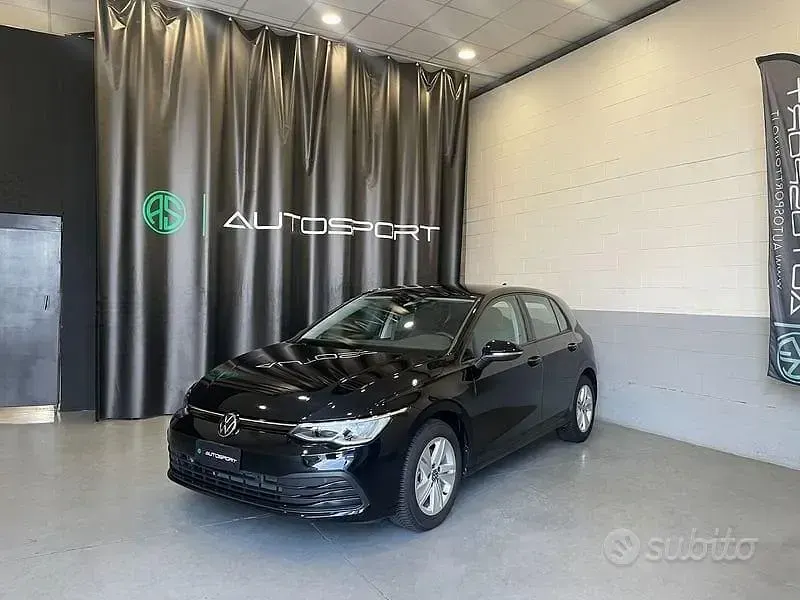 Usata VW Golf VIII Life 131 CV (96 kW) 2022 Grigio Berlina