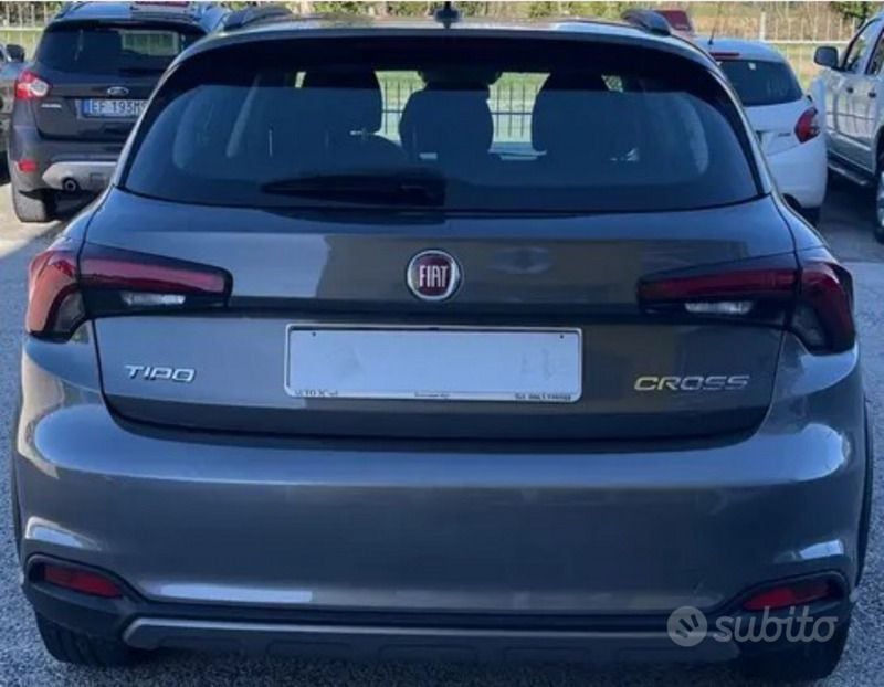 Usata Fiat Tipo Cross 100 CV (73 kW) 2021 Grigio Berlina