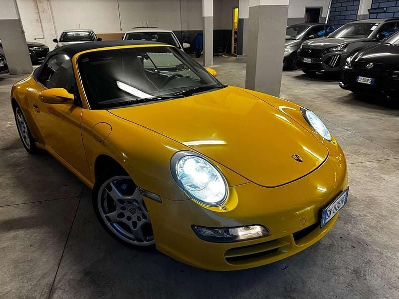 Giallo Usata 2007 Porsche 911 Carrera Cabriolet Cabrio | 69.900 € (Molto cara) - Immagine 1/4