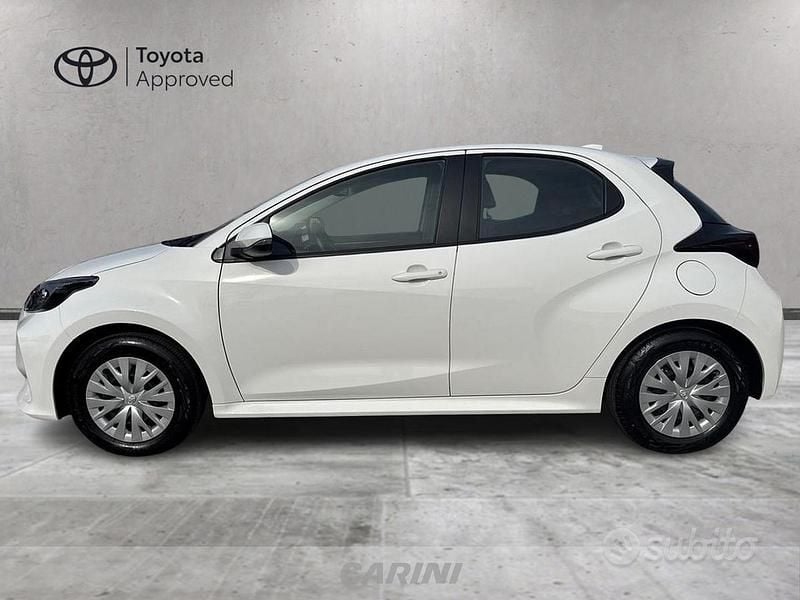 Usata Toyota Yaris Hybrid Active 116 CV (85 kW) 2025 Bianco Berlina