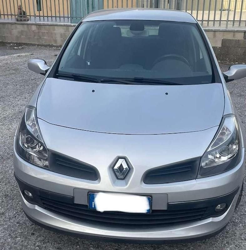 Usata Renault Clio III Luxe 75 CV (55 kW) 2008 Argento Berlina