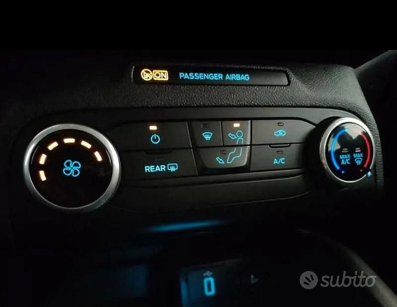 Usata Ford Focus ST-Line 125 CV (91 kW) 2019 Grigio Utilitaria