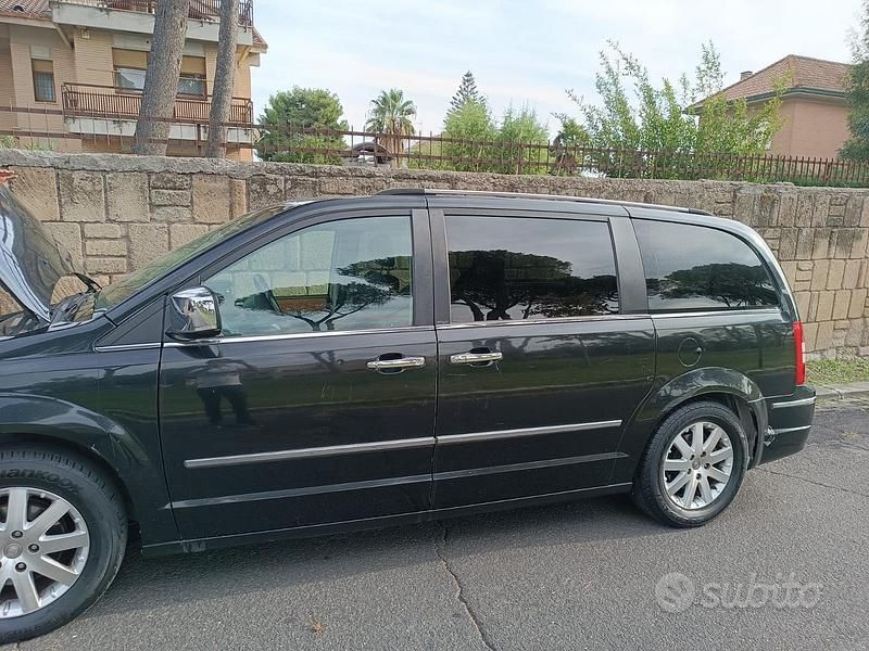 Usata Chrysler Grand Voyager 163 CV (119 kW) 2008 Nero Monovolume