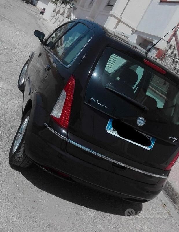 Usata Lancia Musa 90 CV (66 kW) 2008 Nero Monovolume