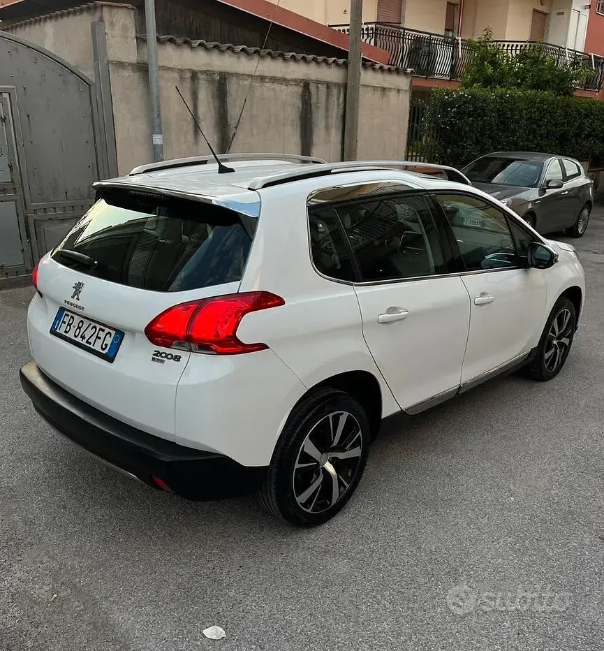 Usata Peugeot 2008 Allure 110 CV (80 kW) 2015 Bianco SUV