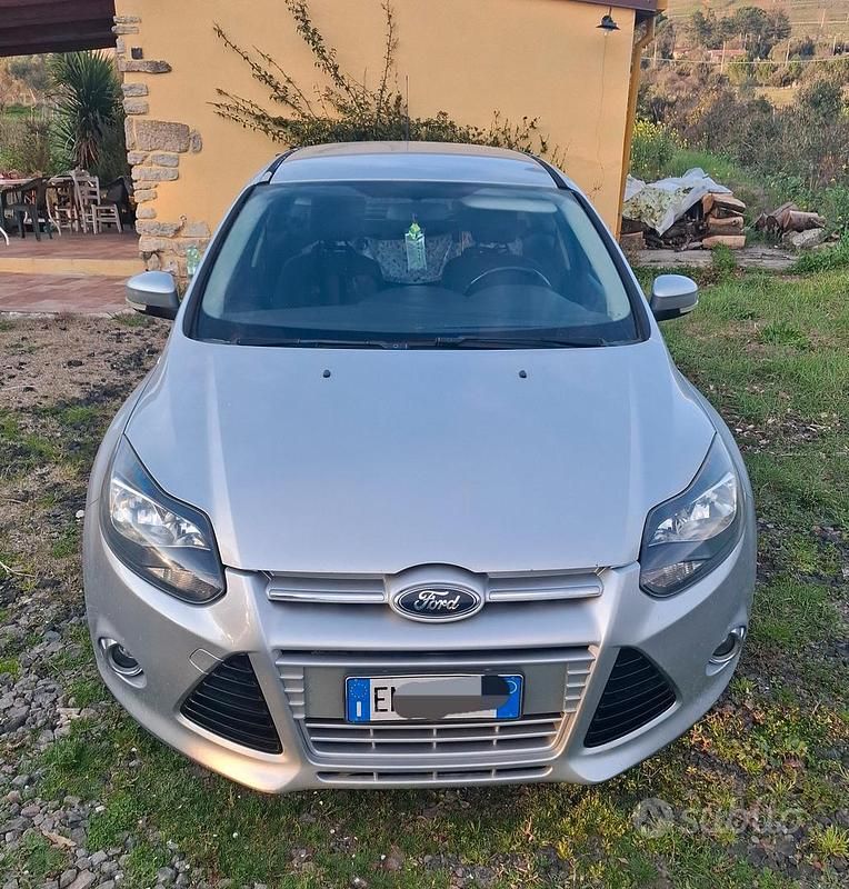 Usata Ford Focus 116 CV (85 kW) 2012 Grigio Station wagon