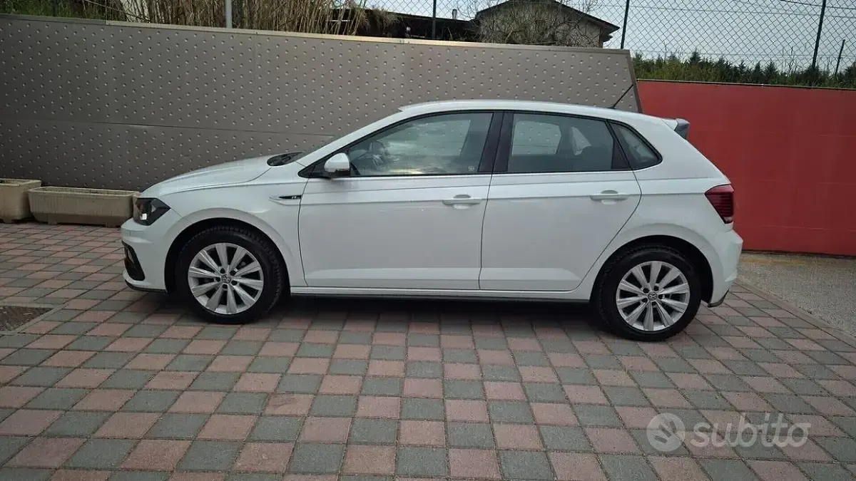 Usata VW Polo R-line 90 CV (66 kW) 2019 Bianco Utilitaria