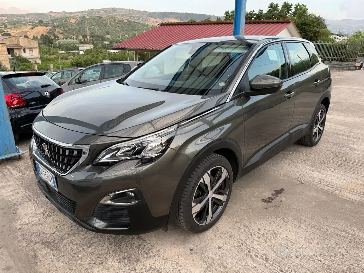 Usata Peugeot 3008 Business-Line 131 CV (96 kW) 2020 Verde SUV