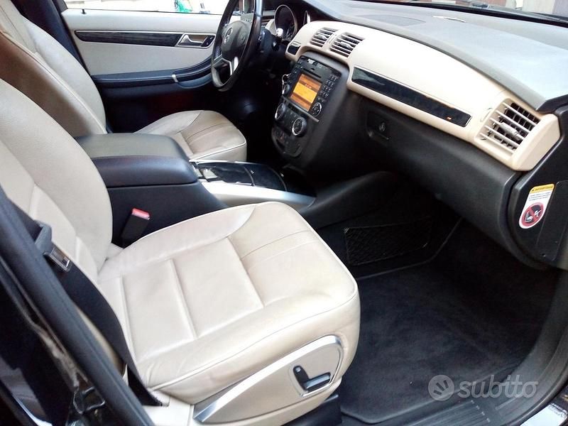 Usata Mercedes R350 265 CV (194 kW) 2011 Nero Station wagon
