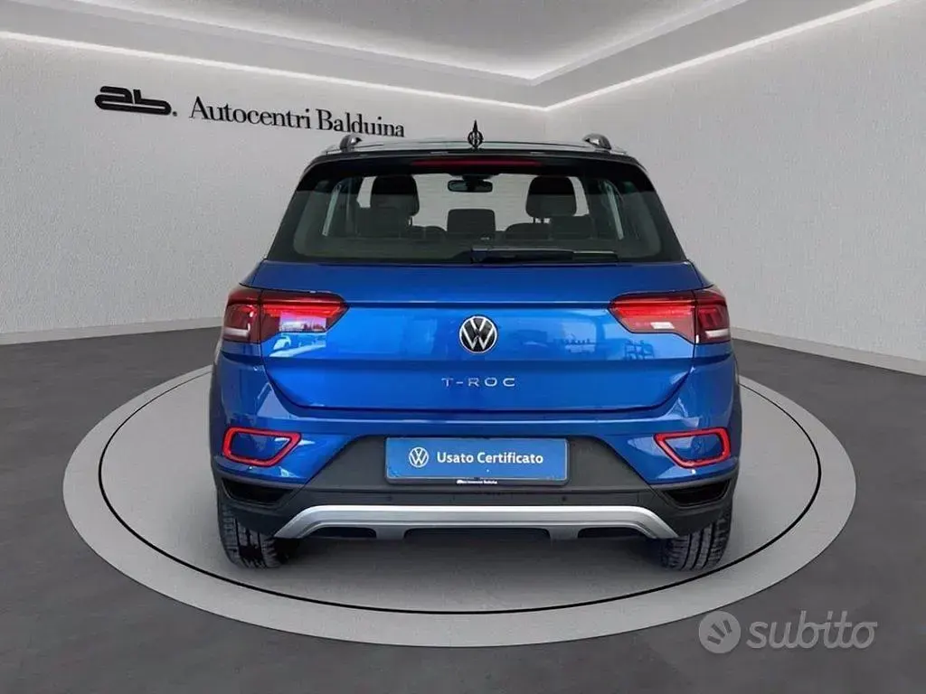 Usata VW T-Roc Life 110 CV (80 kW) 2023 Blu ravenna met /tetto nero SUV