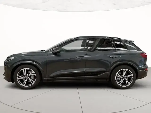 Usata Audi Q6 e-tron S-Line 284 kW (387 CV) 2025 Grigio manhattan metallizzato SUV