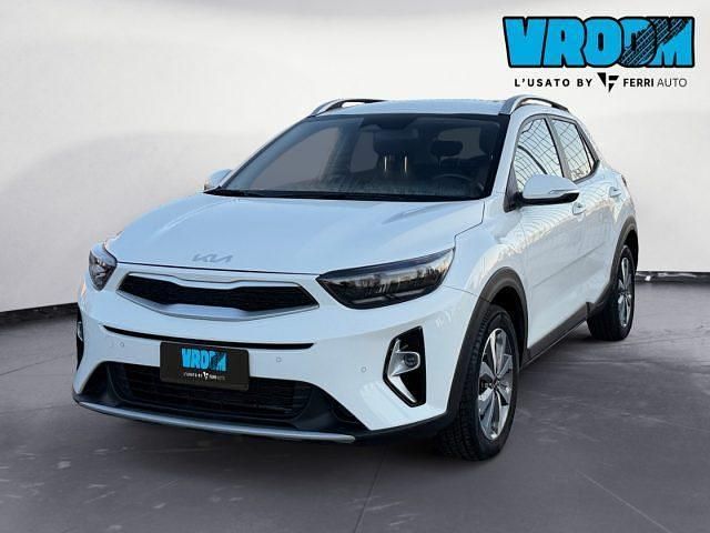 Bianco Usata 2025 Kia Stonic Style SUV | 15.950 € (Buon prezzo) - Immagine 1/4