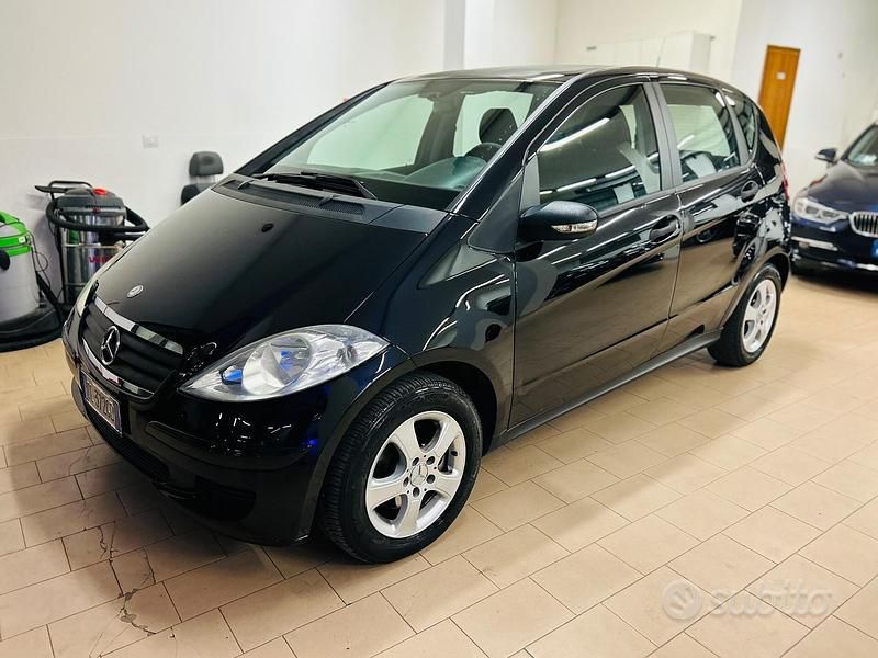 Nero Usata 2007 Mercedes A180 Avantgarde Tre volumi | 2200 € (Buon prezzo) - Immagine 1/4