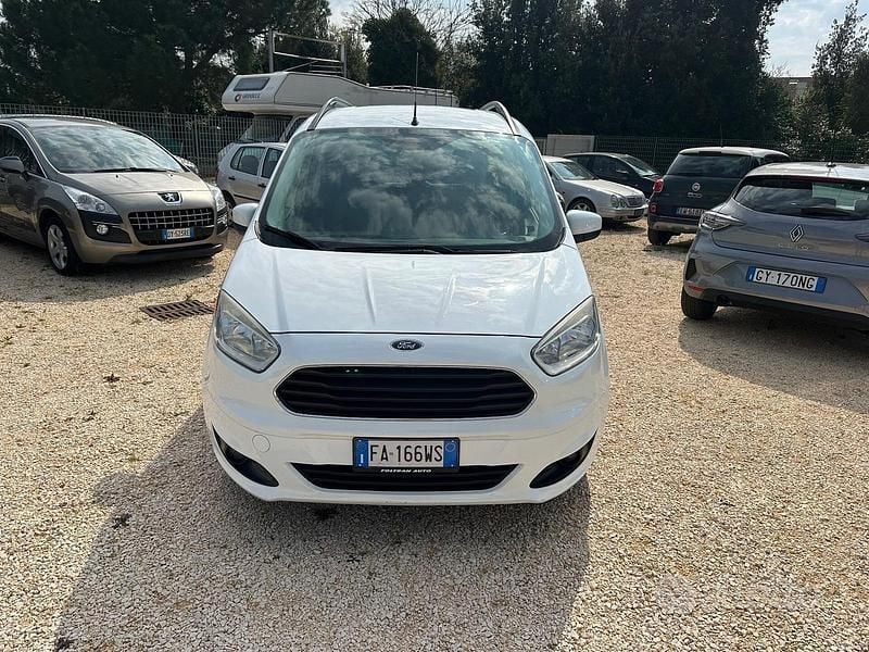 Usata Ford Tourneo Courier 101 CV (74 kW) 2015 Bianco Monovolume