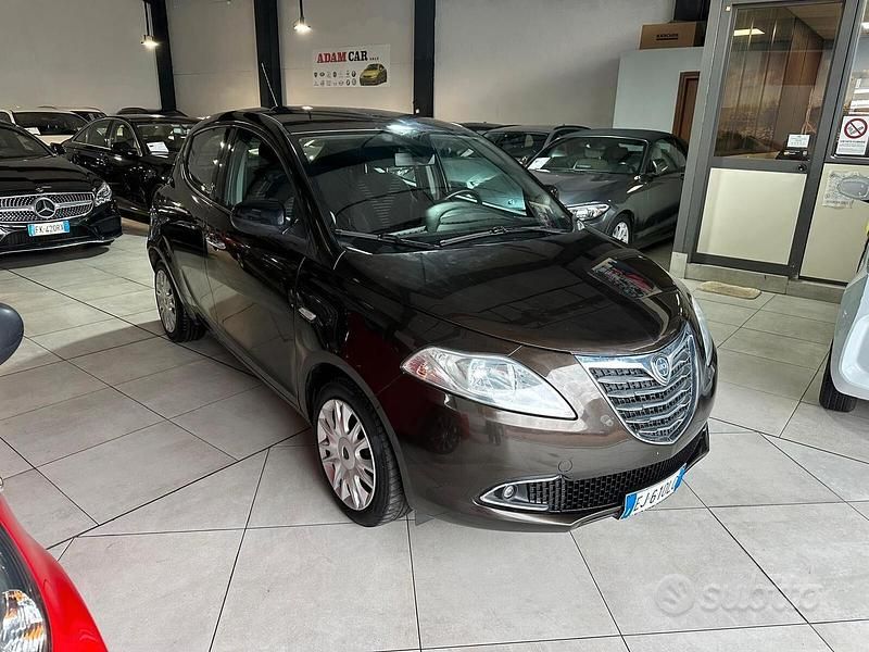 Usata Lancia Ypsilon Silver 69 CV (50 kW) 2011 Marrone Utilitaria