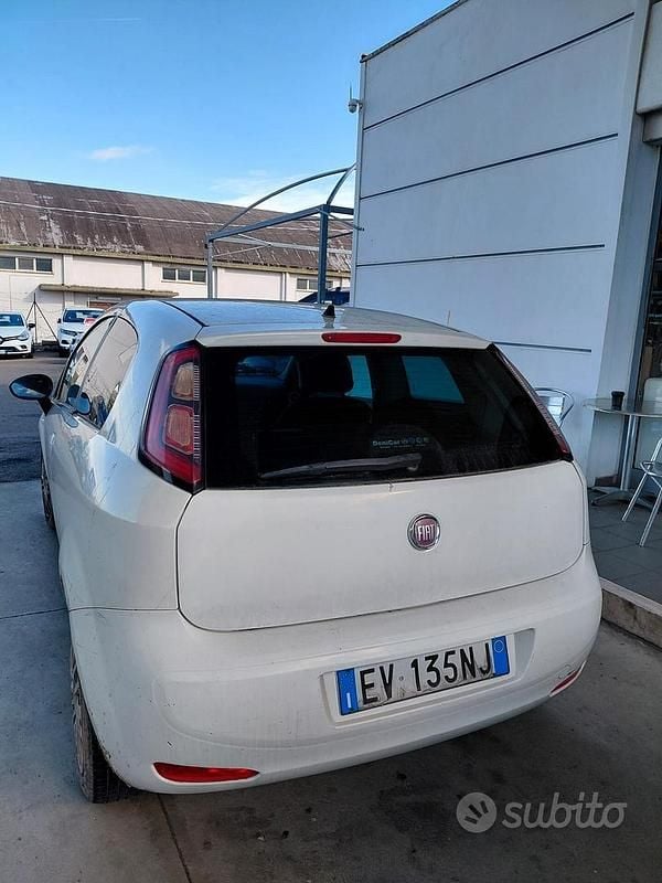 Usata Fiat Punto Street 75 CV (55 kW) 2014 Bianco Utilitaria
