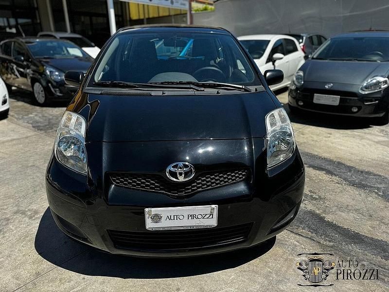 Usata Toyota Yaris 69 CV (50 kW) 2012 Nero Utilitaria