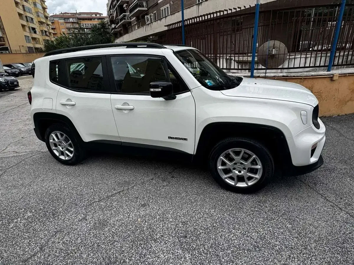Begagnad Jeep Renegade Limited 131 HK (96 kW) 2023 Vit SUV