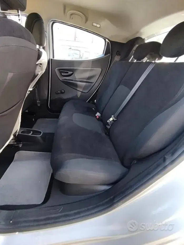 Usata Lancia Ypsilon Silver 69 CV (50 kW) 2014 Grigio Utilitaria