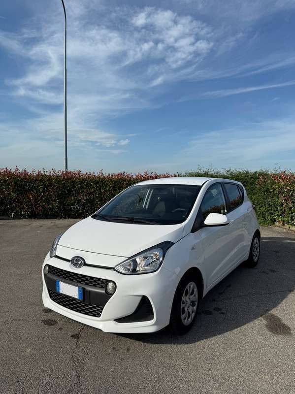 Bianco Usata 2020 Hyundai i10 Advanced Due volumi | 8700 € (Super prezzo) - Immagine 1/4