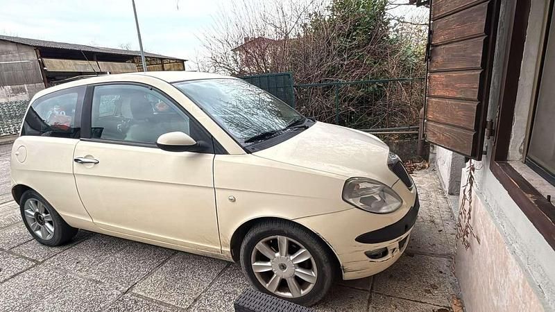Usata Lancia Ypsilon 80 CV (58 kW) 2003 Utilitaria