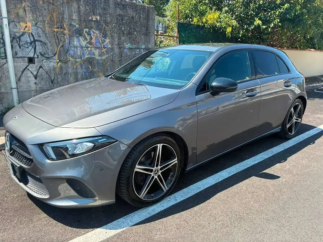 Usata Mercedes A180 Advanced 116 CV (85 kW) 2023 Grigio Berlina