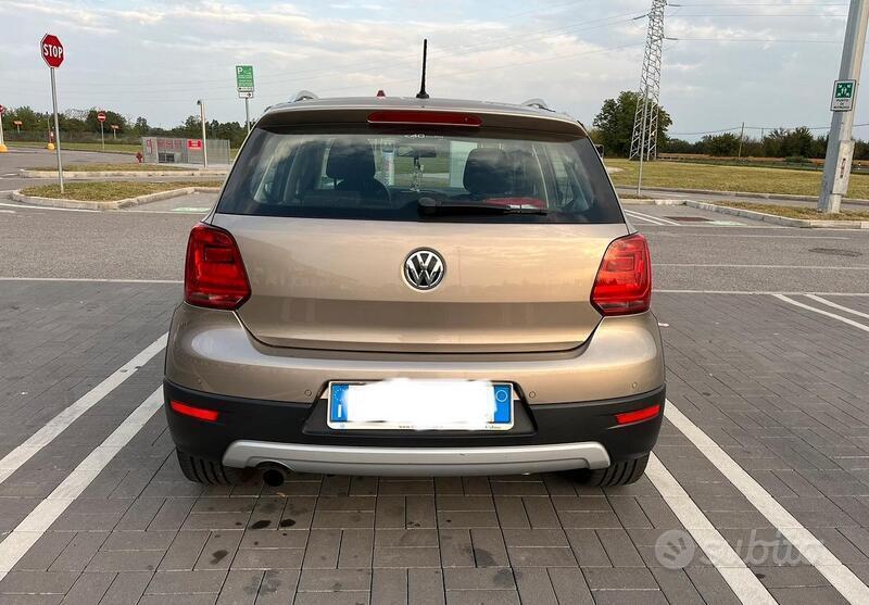 Usato 2016 VW Polo Cross 1.2 Benzin 90 CV (12.800 €)