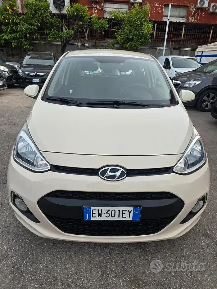 Usata Hyundai i10 67 CV (49 kW) 2014 Beige Utilitaria