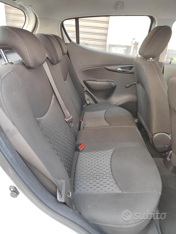 Usata Opel Karl Rocks 73 CV (53 kW) 2019 Bianco Utilitaria