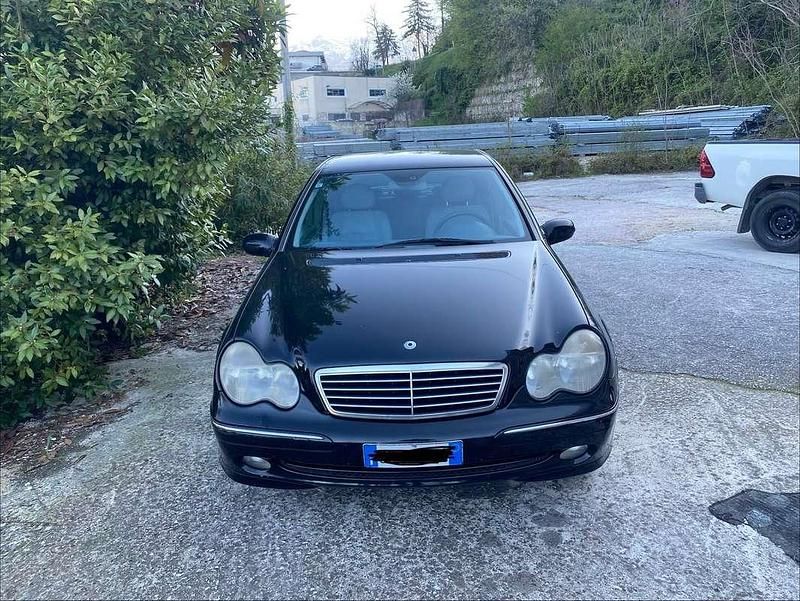 Usata Mercedes C220 Avantgarde 143 CV (105 kW) 2005 Berlina