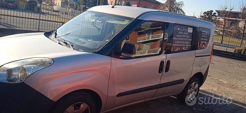 Usata Opel Combo 105 CV (77 kW) 2016 Grigio Monovolume