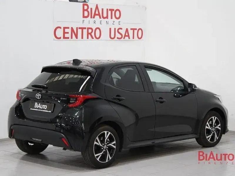 Usata Toyota Yaris Hybrid Trend 115 CV (84 kW) 2025 Nero Berlina