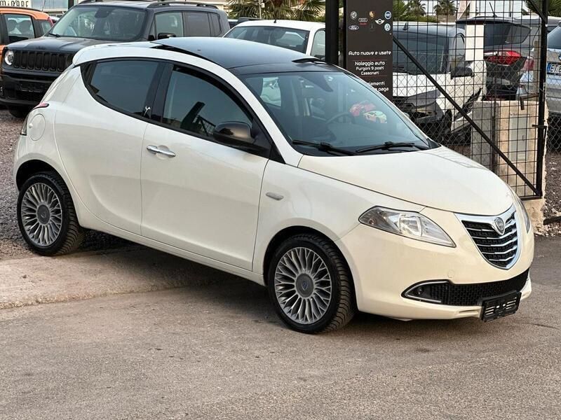Usata Lancia Ypsilon Platinum 95 CV (69 kW) 2011 Bianco Utilitaria