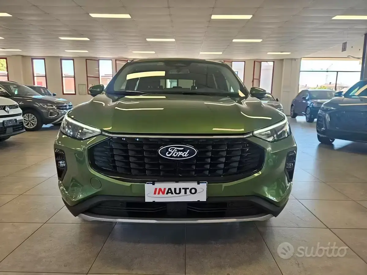 Usata Ford Kuga Titanium 151 CV (111 kW) 2024 Verde SUV