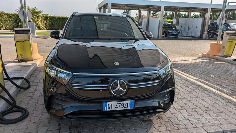 Nero Usata 2022 Mercedes EQA250 SUV | 28.000 € (Buon prezzo) - Immagine 1/3