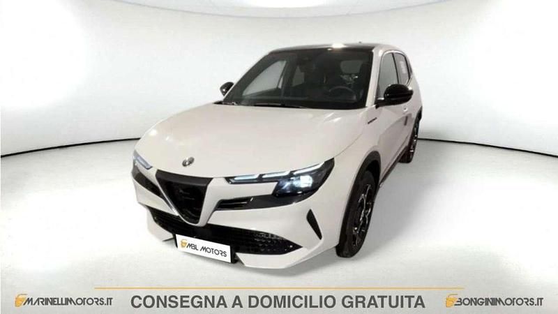 Bianco Nuova 2025 Alfa Romeo Junior Edizione Speciale SUV | 26.900 € (Ottimo prezzo) - Immagine 1/4