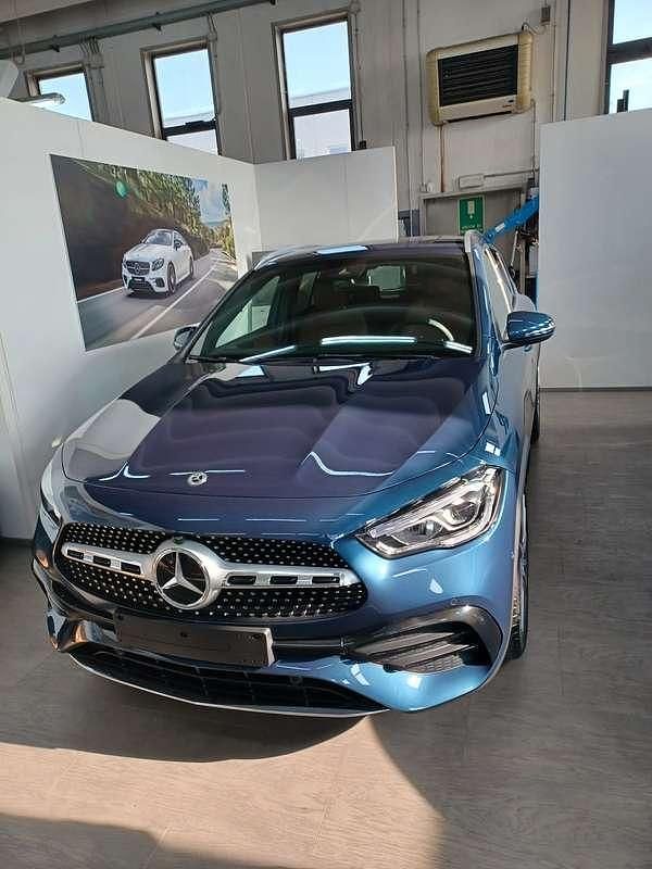 Usata Mercedes GLA200 Premium Plus 150 CV (110 kW) 2023 Blu/azzurro SUV