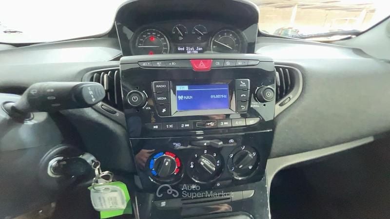 Usata Lancia Ypsilon Silver 69 CV (50 kW) 2023 Blu/azzurro Utilitaria