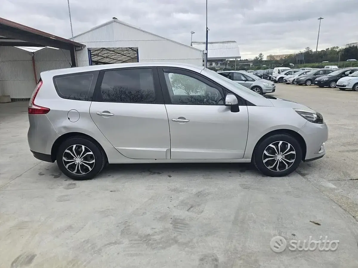 Usata Renault Grand Scénic 110 CV (80 kW) 2014 Grigio Monovolume
