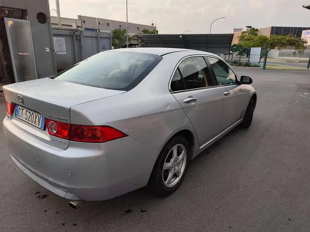 Usata Honda Accord Sport 140 CV (102 kW) 2005 Argento Berlina