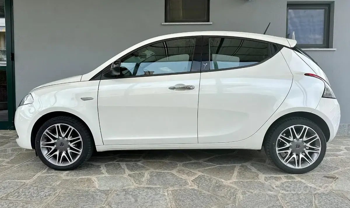 Usata Lancia Ypsilon S 95 CV (69 kW) 2017 Bianco Utilitaria