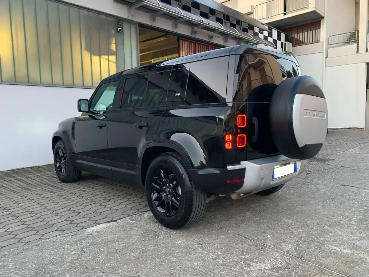 Usata Land Rover Defender S 200 CV (147 kW) 2020 Nero SUV