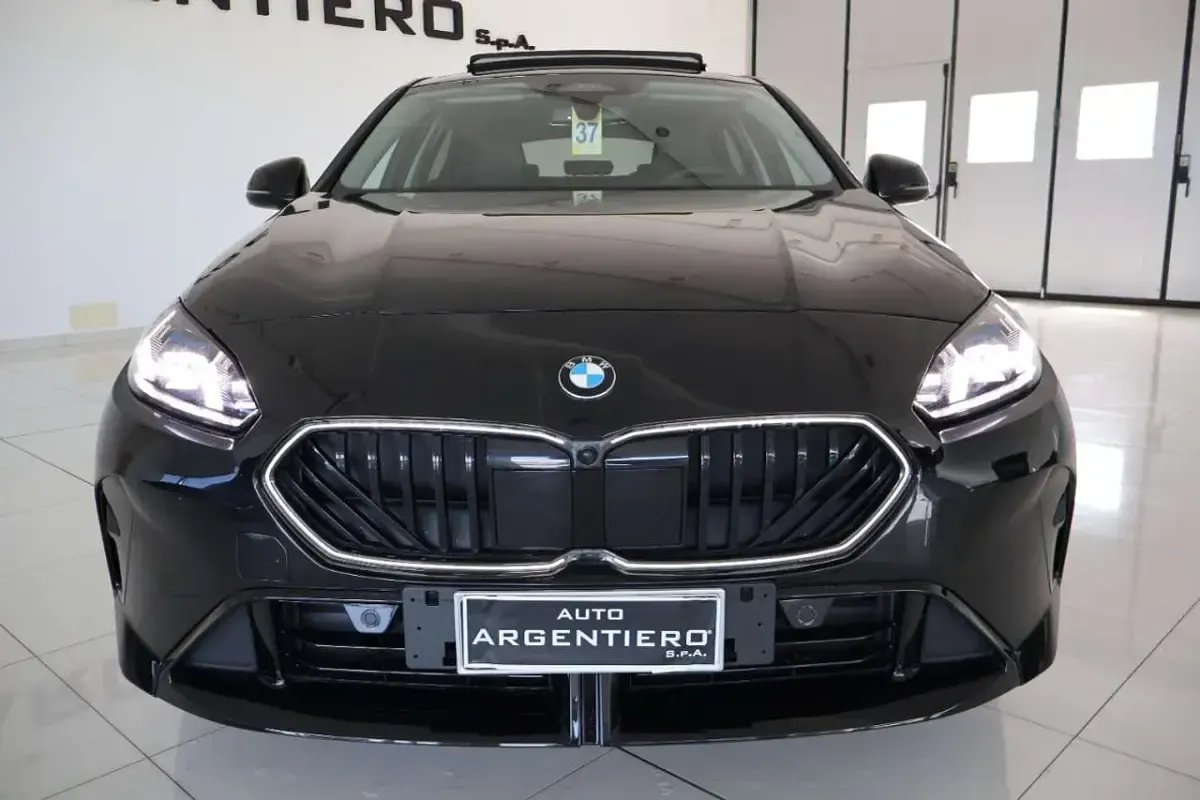 Nuova BMW 120 M Sport 163 CV (119 kW) 2025 Black shapphire met Utilitaria