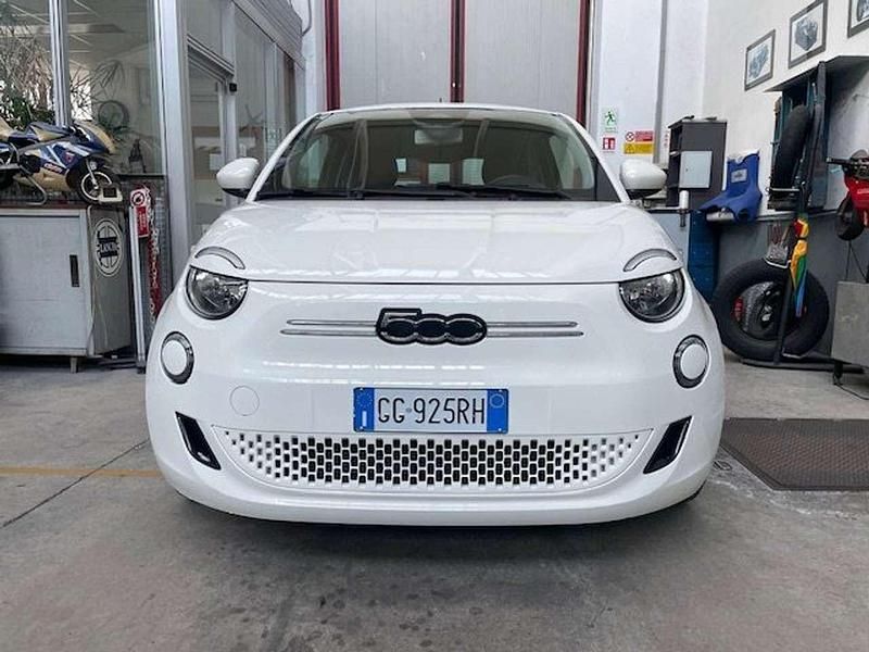 Usata Fiat 500e Icon 86 kW (118 CV) 2021 Bianco Utilitaria