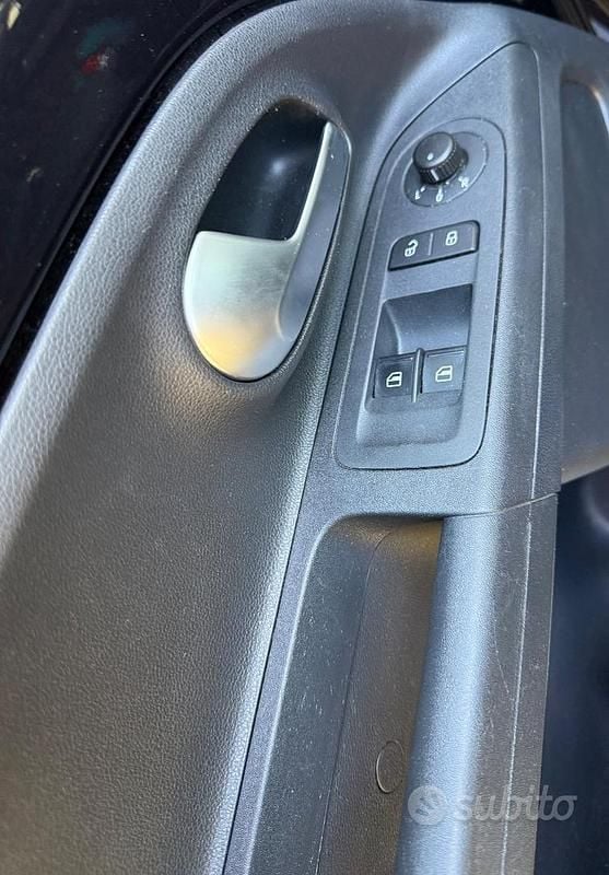 Usata VW up! 60 CV (44 kW) 2022 Nero Utilitaria