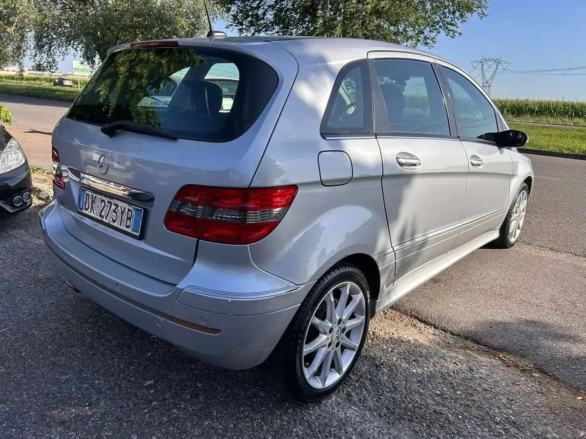 Usata Mercedes B180 109 CV (80 kW) 2006 Grigio Monovolume